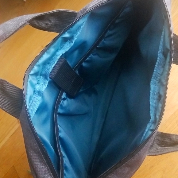 Lenovo 15.6" laptop bag / briefcase - Picture 2 of 6